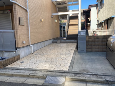 【エントランス】 | リブリ・美ら島ガーデン | 広々エントランス♪