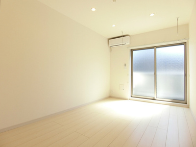 【居間・リビング】 | リブリ・美ら島ガーデン | 日当たりの良いリビング♪