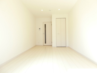 【寝室】 | リブリ・美ら島ガーデン | 白基調の洋室♪