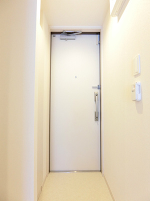 【玄関】 | リブリ・美ら島ガーデン | 広々玄関♪