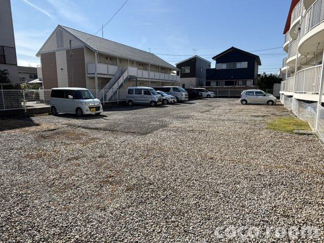 リ・グランドールの駐車場