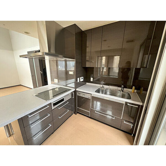 【キッチン】 | エルザグレース堀江タワー | IHクッキングヒーター・食器洗乾燥機・ディスポーザー・浄水器搭載です。