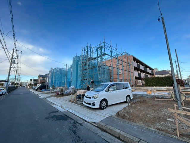 三鷹市北野2丁目　新築戸建　残6棟の前面道路含む現地写真|2026.01.22撮影

現地ご見学希望・資料請求などお気軽にお問い合わせ下さい！
03-5990-5201