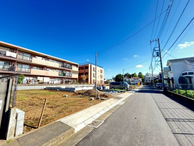 三鷹市北野2丁目　新築戸建　残7棟の前面道路含む現地写真|2025.10.17撮影

現地ご見学希望・資料請求などお気軽にお問い合わせ下さい！
03-5990-5201