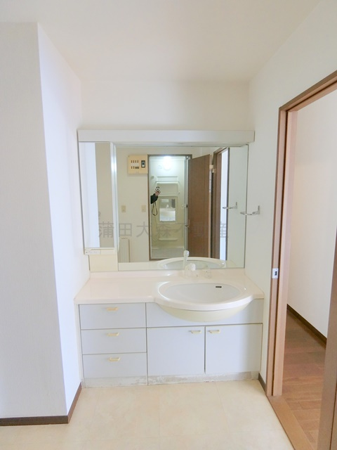 クレイドル本羽田の玄関