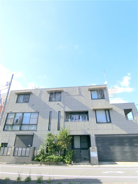 クレイドル本羽田の駐車場