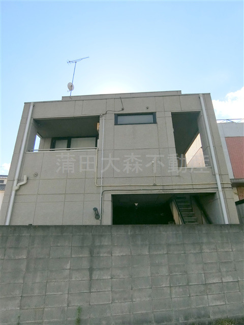 クレイドル本羽田の駐車場