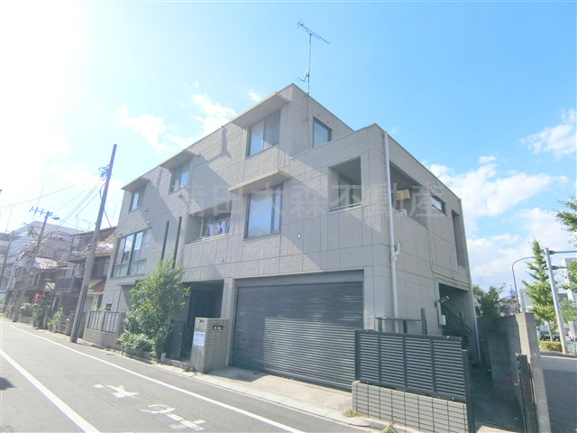 クレイドル本羽田の駐車場