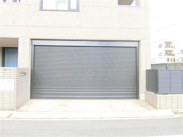 クレイドル本羽田の駐車場