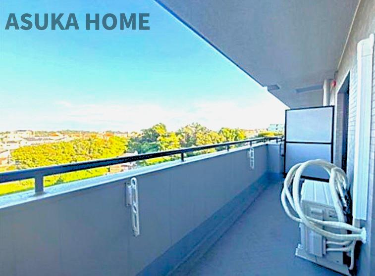 ワコーレロイヤルヒルズ横浜蒔田のバルコニー|ワイドなスペースになっているので、一度にたくさんの洗濯物が干せそうですね♪