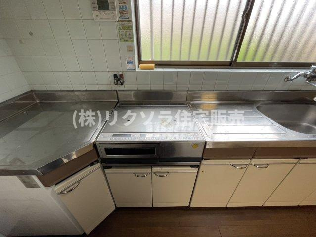 南水苑町　中古一戸建てのキッチン|IHクッキングヒーター
■物件内覧・資金計画相談・住宅ローン相談、リフォーム相談、お問合せ受付中■
※当日・翌日のご内覧、ご相談はお電話でのお問合せがスムーズです！