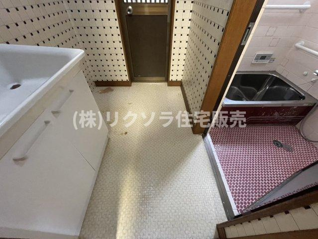 南水苑町　中古一戸建ての脱衣所|■物件内覧・資金計画相談・住宅ローン相談、リフォーム相談、お問合せ受付中■
※当日・翌日のご内覧、ご相談はお電話でのお問合せがスムーズです！