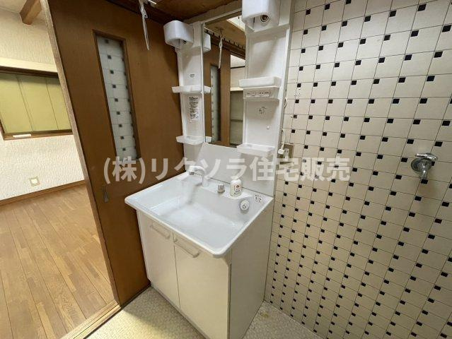 南水苑町　中古一戸建ての独立洗面台|■物件内覧・資金計画相談・住宅ローン相談、リフォーム相談、お問合せ受付中■
※当日・翌日のご内覧、ご相談はお電話でのお問合せがスムーズです！