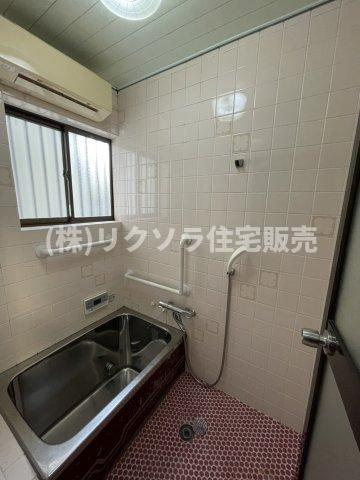 南水苑町　中古一戸建ての浴室|窓・浴室乾燥機付き
■物件内覧・資金計画相談・住宅ローン相談、リフォーム相談、お問合せ受付中■
※当日・翌日のご内覧、ご相談はお電話でのお問合せがスムーズです！