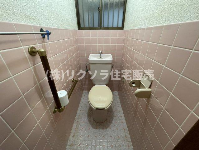 南水苑町　中古一戸建てのトイレ|■物件内覧・資金計画相談・住宅ローン相談、リフォーム相談、お問合せ受付中■
※当日・翌日のご内覧、ご相談はお電話でのお問合せがスムーズです！