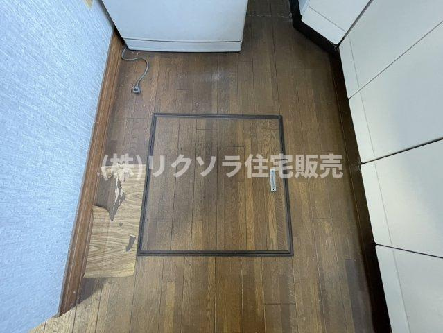 南水苑町　中古一戸建ての収納|床下収納付き
■物件内覧・資金計画相談・住宅ローン相談、リフォーム相談、お問合せ受付中■
※当日・翌日のご内覧、ご相談はお電話でのお問合せがスムーズです！