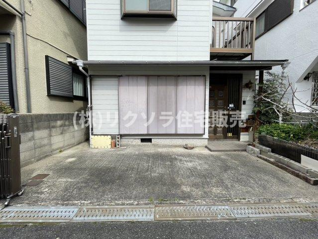 南水苑町　中古一戸建ての駐車場|1台駐車可能
■物件内覧・資金計画相談・住宅ローン相談、リフォーム相談、お問合せ受付中■
※当日・翌日のご内覧、ご相談はお電話でのお問合せがスムーズです！