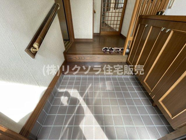 南水苑町　中古一戸建ての内装|玄関内部
■物件内覧・資金計画相談・住宅ローン相談、リフォーム相談、お問合せ受付中■
※当日・翌日のご内覧、ご相談はお電話でのお問合せがスムーズです！