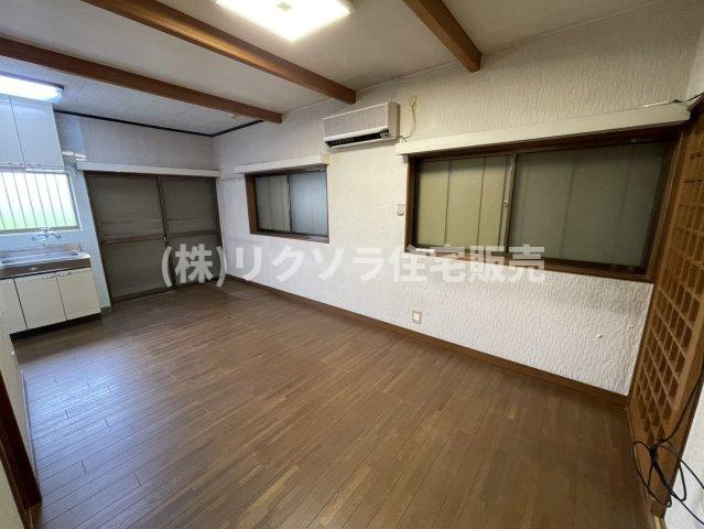 南水苑町　中古一戸建ての居間・リビング|LDK11.25帖
■物件内覧・資金計画相談・住宅ローン相談、リフォーム相談、お問合せ受付中■
※当日・翌日のご内覧、ご相談はお電話でのお問合せがスムーズです！