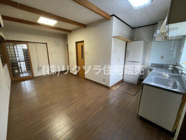 南水苑町　中古一戸建ての居間・リビング|LDK11.25帖
■物件内覧・資金計画相談・住宅ローン相談、リフォーム相談、お問合せ受付中■
※当日・翌日のご内覧、ご相談はお電話でのお問合せがスムーズです！
