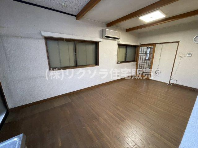 南水苑町　中古一戸建ての居間・リビング|LDK11.25帖
■物件内覧・資金計画相談・住宅ローン相談、リフォーム相談、お問合せ受付中■
※当日・翌日のご内覧、ご相談はお電話でのお問合せがスムーズです！