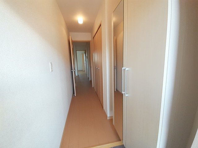 ウィングメゾンBの玄関