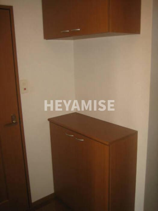 ベイサージュ富の原B棟の玄関