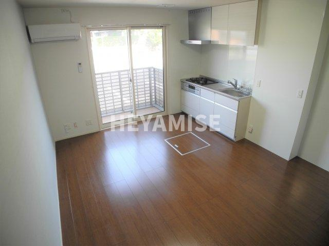 リッチジャスミンの居間・リビング|※室内画像は別号室(反転)