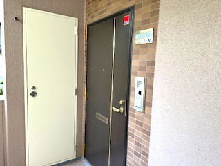 【玄関】 | アルファグランデ行徳弐番街 | 両隣にお部屋がないので、玄関回りもとても静かな環境です