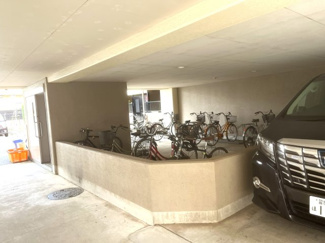 【駐車場】 | アルファグランデ行徳弐番街 | エントランス脇の駐車場です