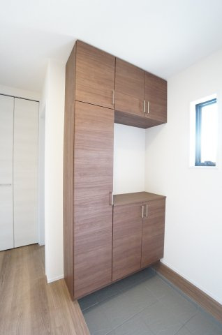 リーブルガーデン武豊町土穴　2号棟の玄関|玄関のシューズボックス！