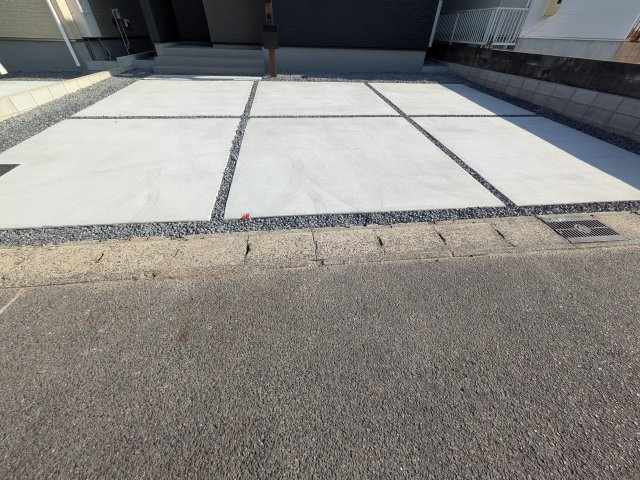 リーブルガーデン武豊町土穴　2号棟の駐車場|駐車スペース2台～3台可能