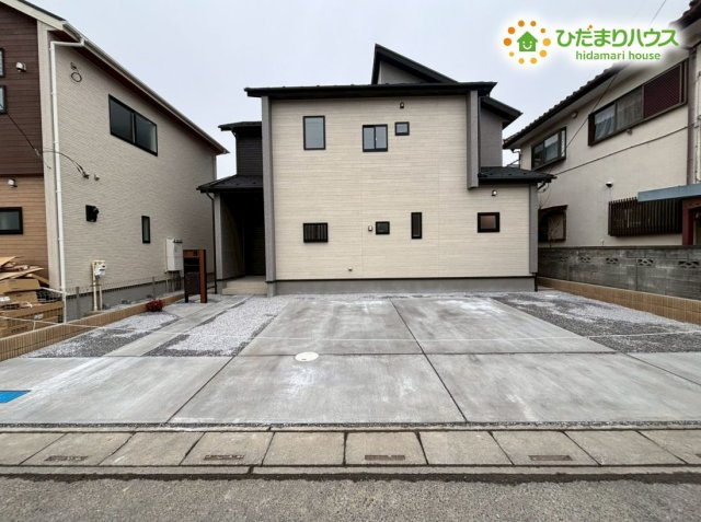 行田市棚田町3丁目　新築一戸建て　ブルーミングガーデン　01の前面道路含む現地写真