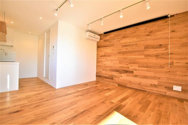 Ｇｒａｄｏ　ＫＡＭＡＴＡの居間・リビング|水廻りを端に寄せているので広… 