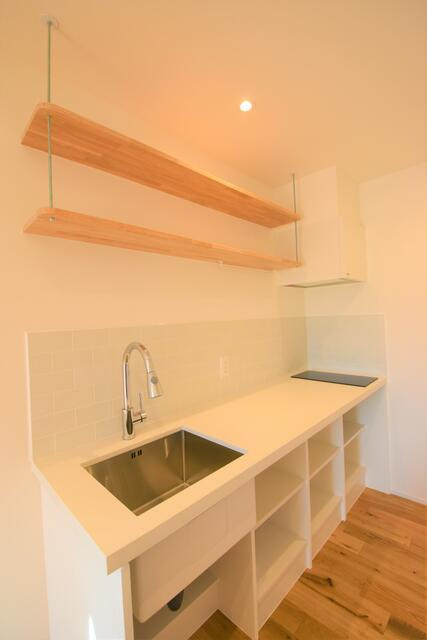 Ｇｒａｄｏ　ＫＡＭＡＴＡのキッチン|オリジナルの造作キッチンは長… 