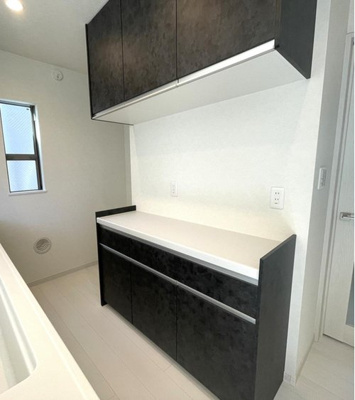 【キッチン】 |  東大和市新堀 | 奥様には嬉しいキッチンの裏には、カップボードがございます♪