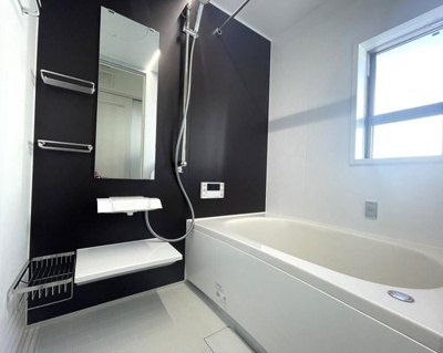 【浴室】 |  東大和市新堀 | 小窓ががありますので明るい浴室になります♪