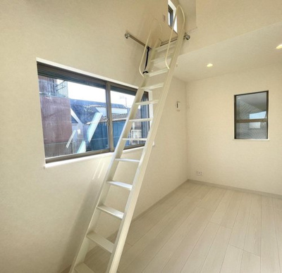 【居間・リビング】 |  東大和市新堀 | リビング上部には便利なロフト♪