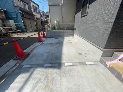 【駐車場】 |  東大和市新堀 | 雨の日に嬉しいコンクリートの駐車場。