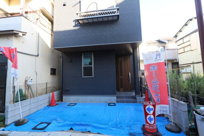 【外観】 |  東大和市新堀 | 2階にリビングを設置することで道路や外からの視線が届きにくい、プライバシー性の高いリビングでゆっくりと寛ぐことができます。