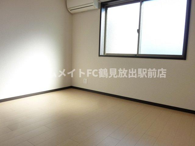 トリアノン東中浜の洋室