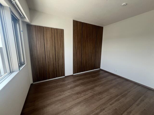 パークフロントの洋室|５階洋室☆大きなクローゼット☆収納タップリ