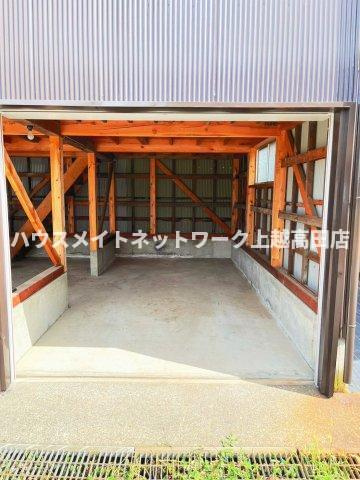 寺町３丁目倉庫・車庫の内装|１Ｆ右側車庫　奥行きは、5.3ｍ有ります。