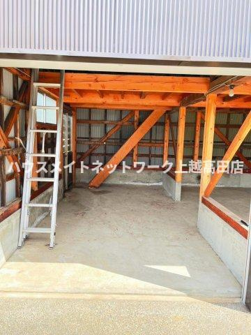 寺町３丁目倉庫・車庫の内装|１Ｆ左側車庫　奥行きは、4.7ｍ有ります。少し階段幅分だけ狭くなります。