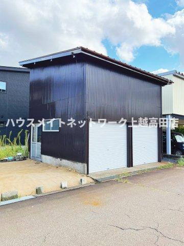 寺町３丁目倉庫・車庫の外観|倉庫左側に１台分の駐車スペースが有ります。