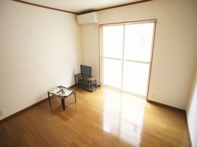 【その他】 | 桜ハイツA | テーブルとテレビがあります。