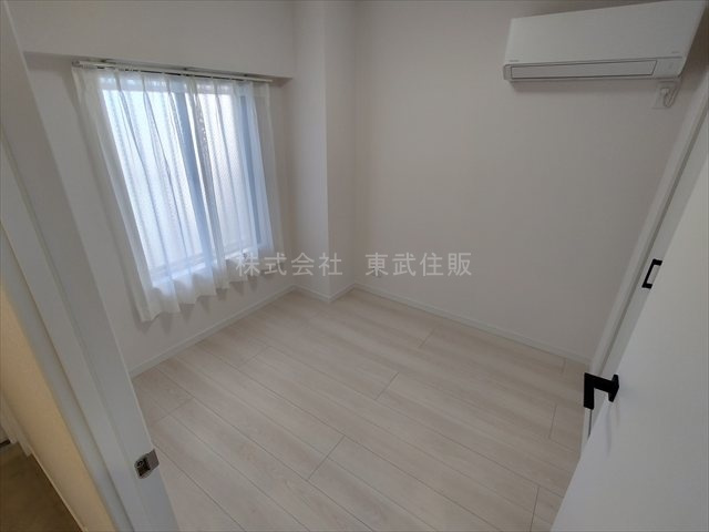 【洋室】 | セザール坂戸 | 洋室4.2帖、個人の部屋や寝室として使える洋室です