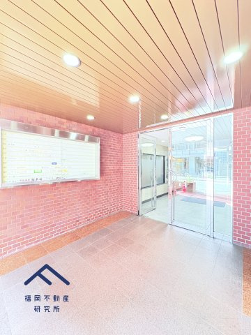 皐月マンション博多のエントランス