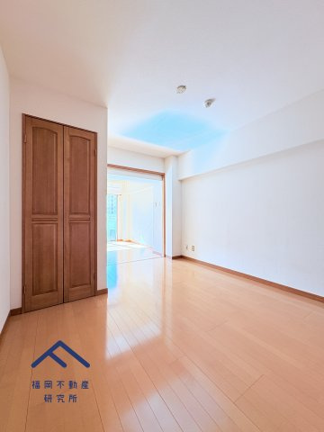 皐月マンション博多の洋室