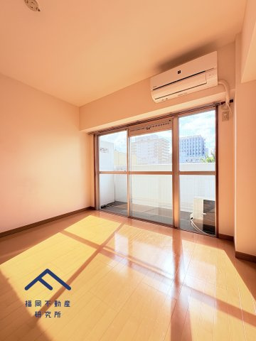 皐月マンション博多の洋室